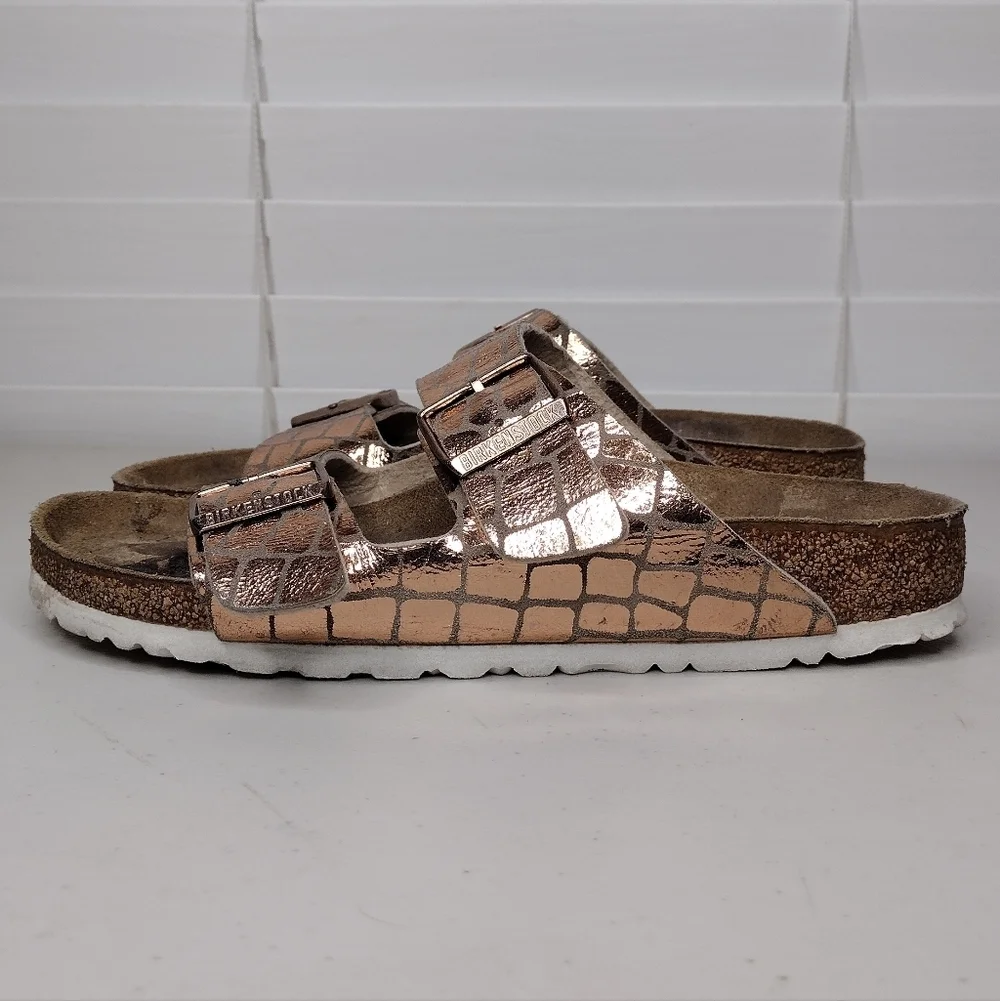Birkenstock Arizona Metallic Rose Gold Croc-Embossed Sandals Sz 7